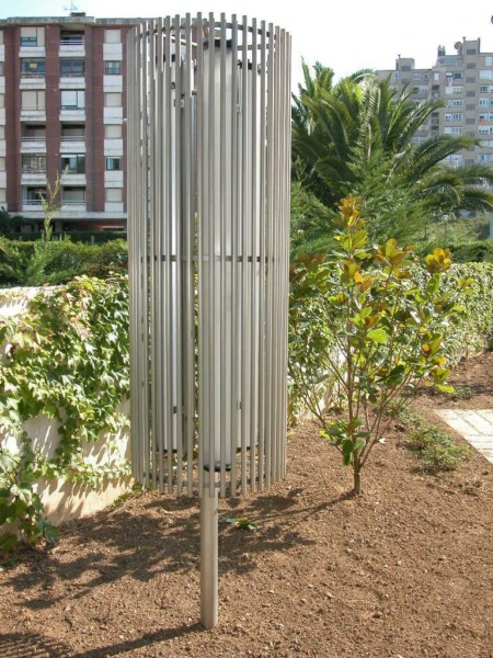 Stainless steel streetlamp made in Talleres J.M. López, S.L. for Palacio Exposiciones Cantabria.
